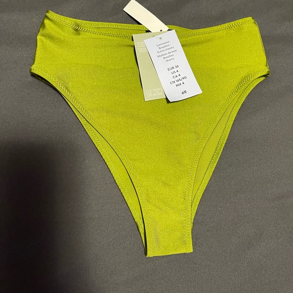 NWT H&M Brazillian Extra Cheeky Bikini Bottom - Picture 1 of 1
